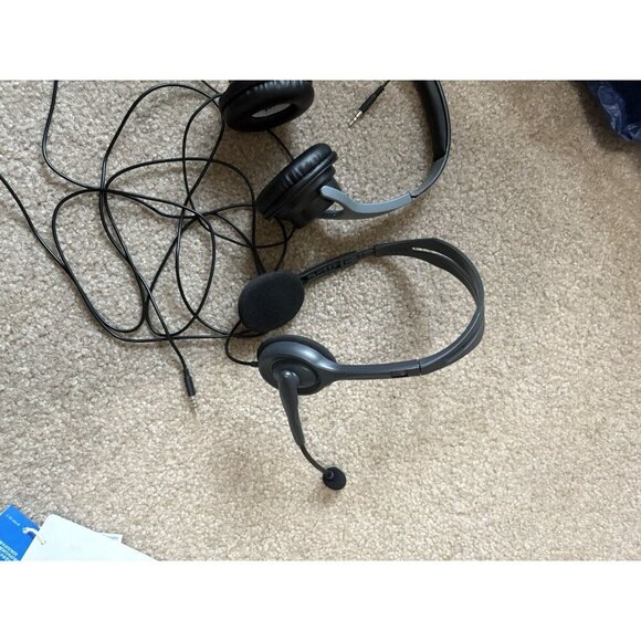 Headsets Lot Of 2 One With Mic - Picture 4 of 5